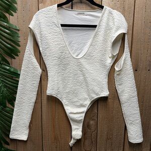 Maniere De Voir Cream Textured V-Neck Top